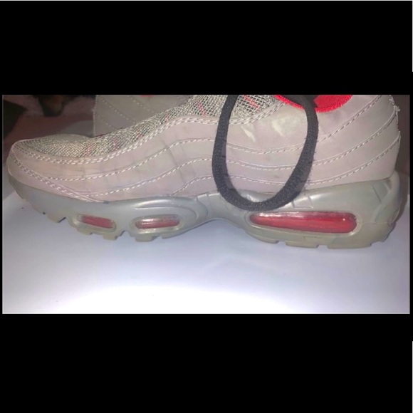 Gray Suede Nike sneakers - Picture 4 of 4